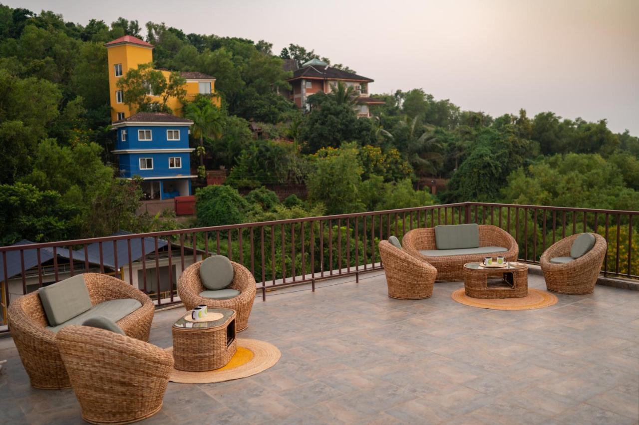 Locomo Boutique, Morjim - Stay Work Eat Esterno foto