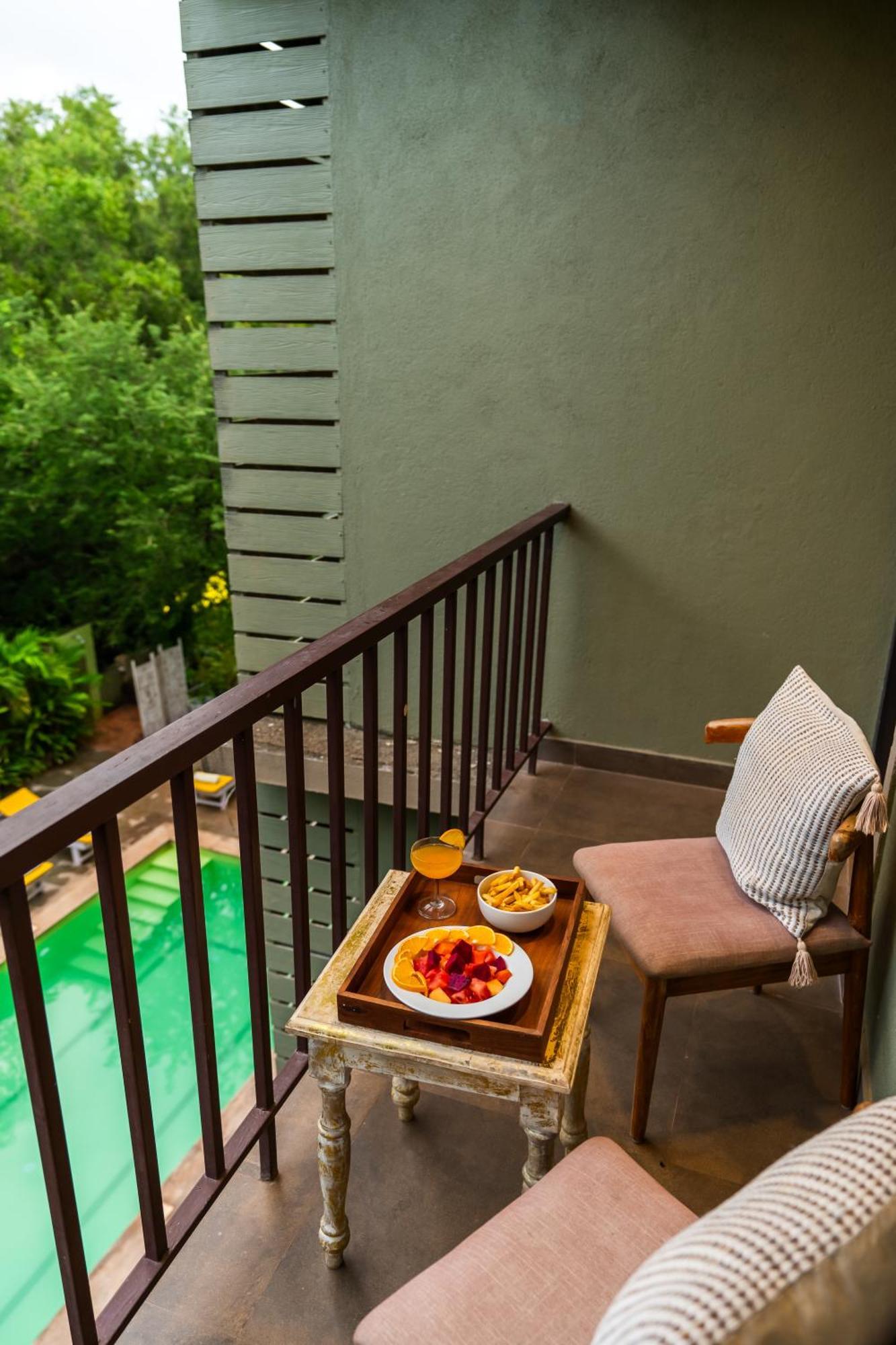 Locomo Boutique, Morjim - Stay Work Eat Esterno foto