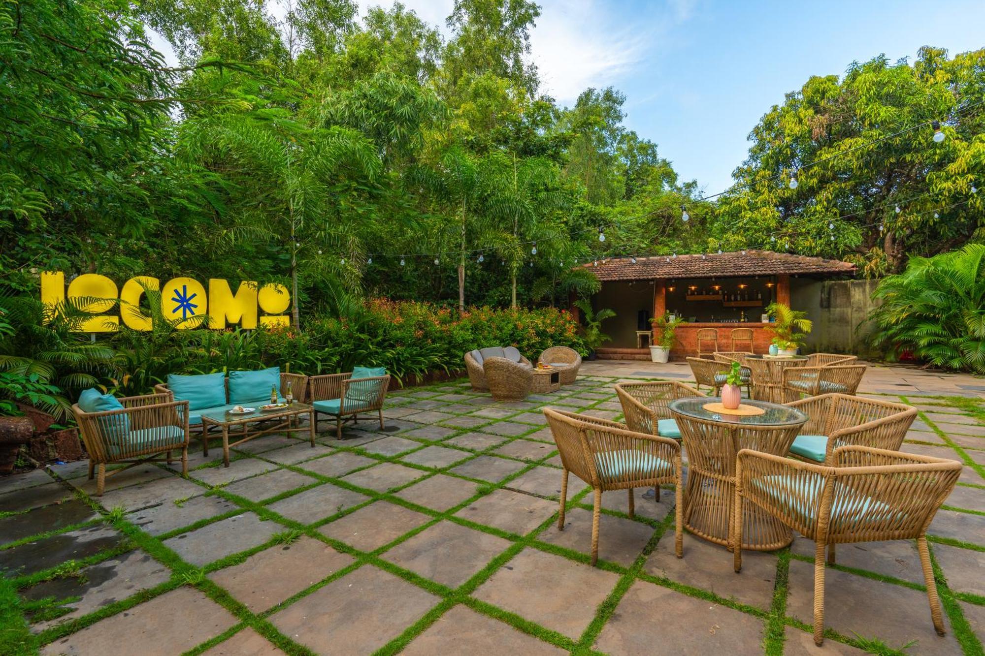 Locomo Boutique, Morjim - Stay Work Eat Esterno foto