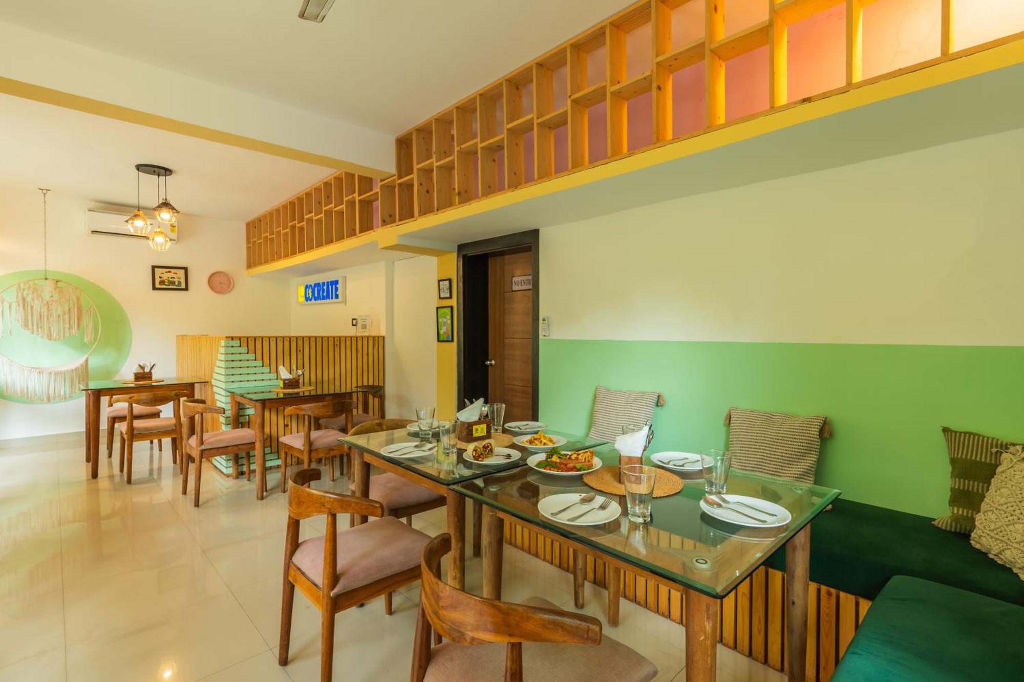 Locomo Boutique, Morjim - Stay Work Eat Esterno foto