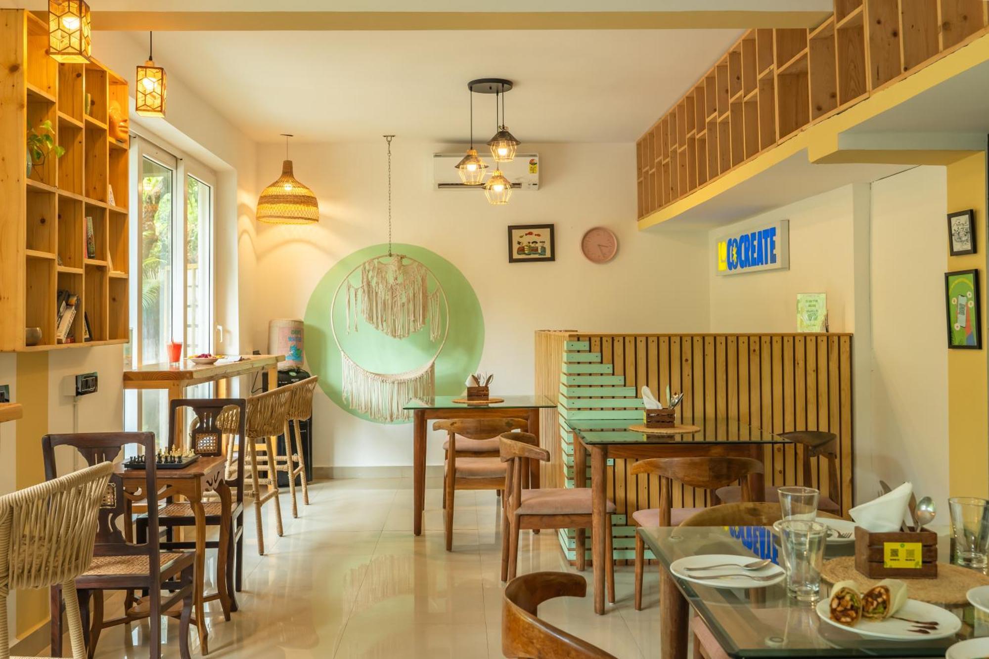Locomo Boutique, Morjim - Stay Work Eat Esterno foto