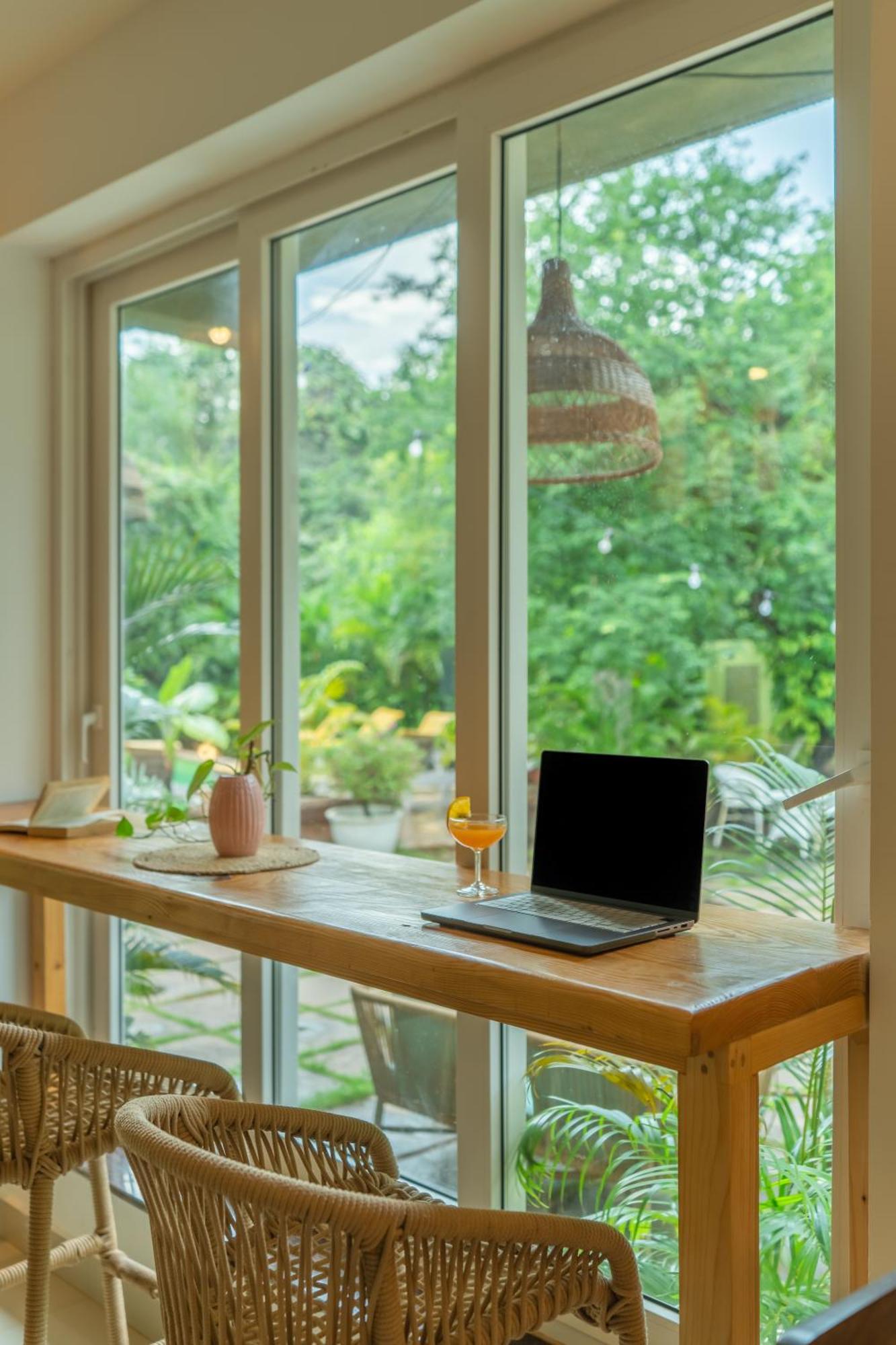Locomo Boutique, Morjim - Stay Work Eat Esterno foto