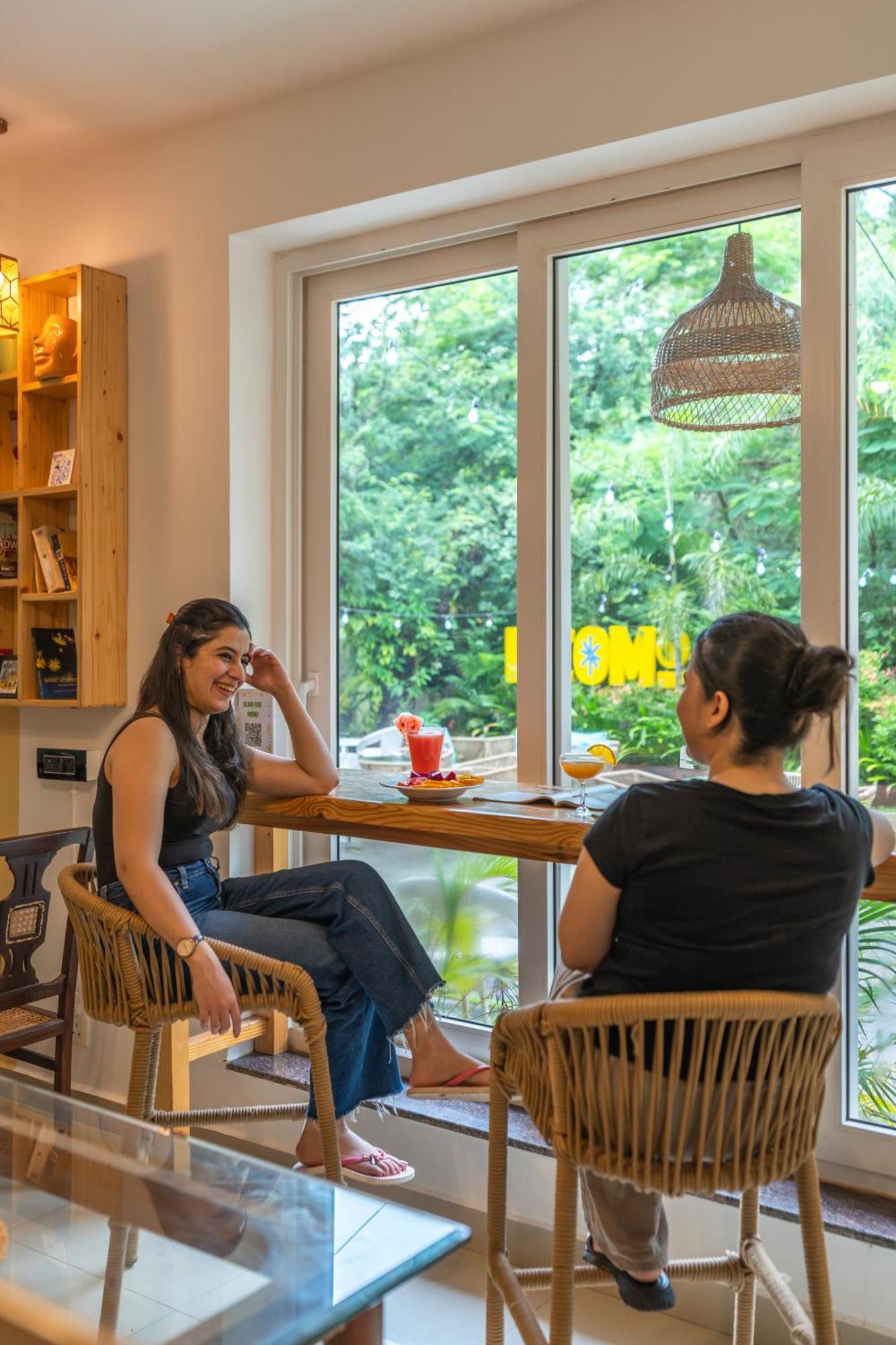 Locomo Boutique, Morjim - Stay Work Eat Esterno foto